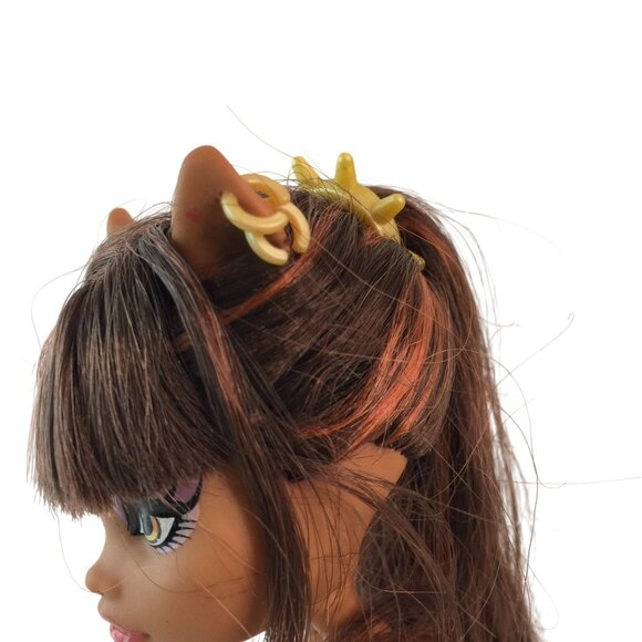 Monster High Clawdeen Wolf Coffin Bean Nude Doll 2012 w/Jewelry - Picture 5 of 6